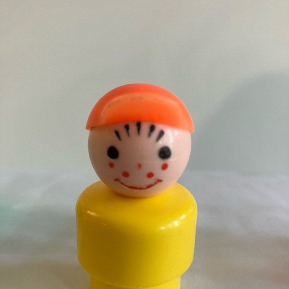 Vintage Fisher-Price mini bus with Family. - Picture 11 of 16